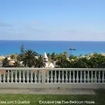 Casa de Férias First Balcony - *